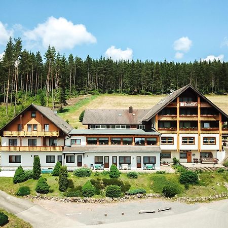 Auerhahn Bed And Breakfast - Black Forest - Waldhotel إيسينباخ المظهر الخارجي الصورة