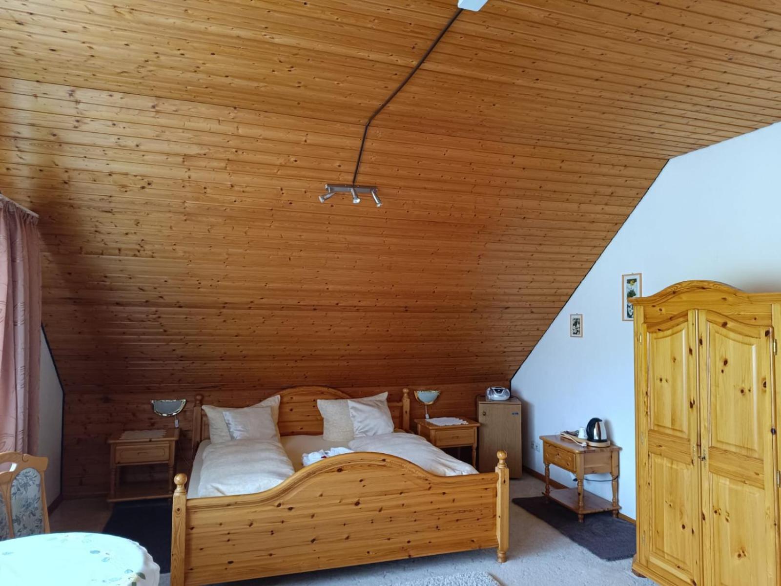 Auerhahn Bed And Breakfast - Black Forest - Waldhotel إيسينباخ المظهر الخارجي الصورة