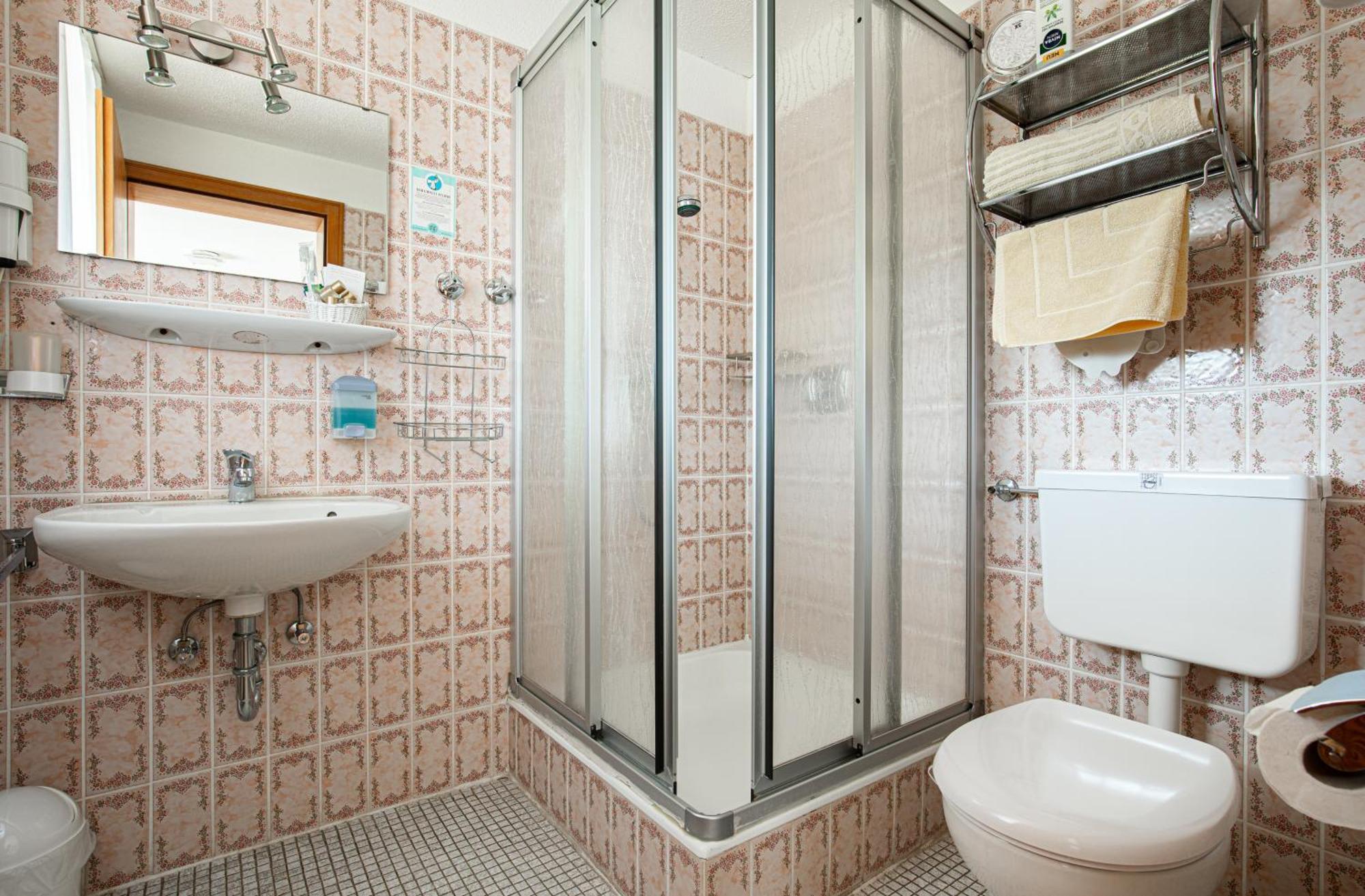 Auerhahn Bed And Breakfast - Black Forest - Waldhotel إيسينباخ المظهر الخارجي الصورة