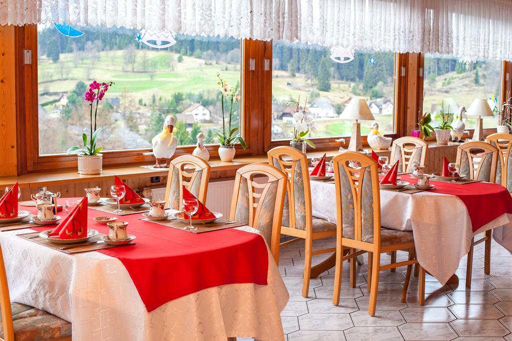 Auerhahn Bed And Breakfast - Black Forest - Waldhotel إيسينباخ المظهر الخارجي الصورة